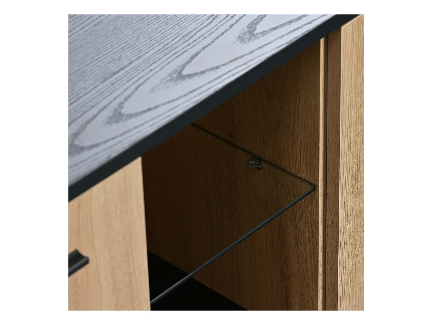 Mueble TV color negro y madera natural, con 3 puertas, 2 compartimentos abiertos y 1 cajón, con LED