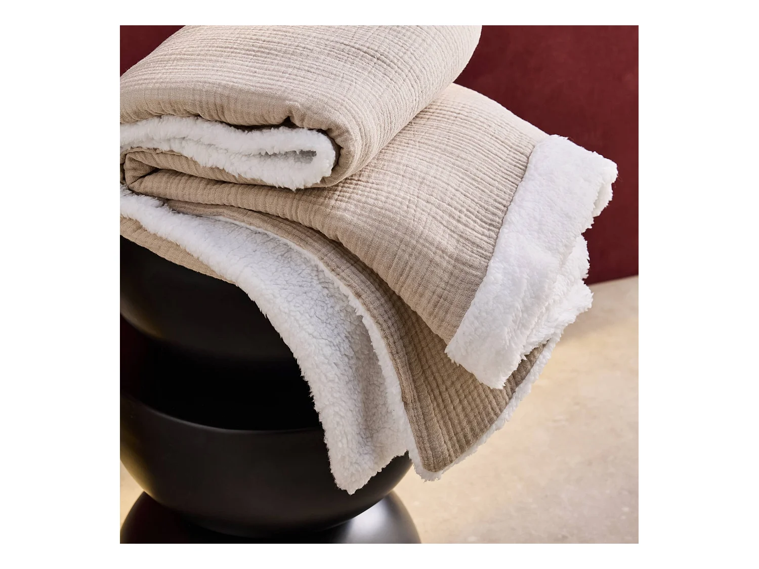 Plaid sherpa et gaze de coton 130 x 170 cm galet. ALIX. bi-matière