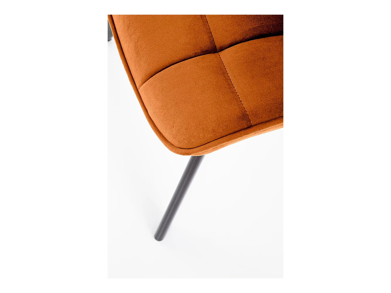 Chaise design en tissu couleur cannelle avec pieds en métal noir Liberty