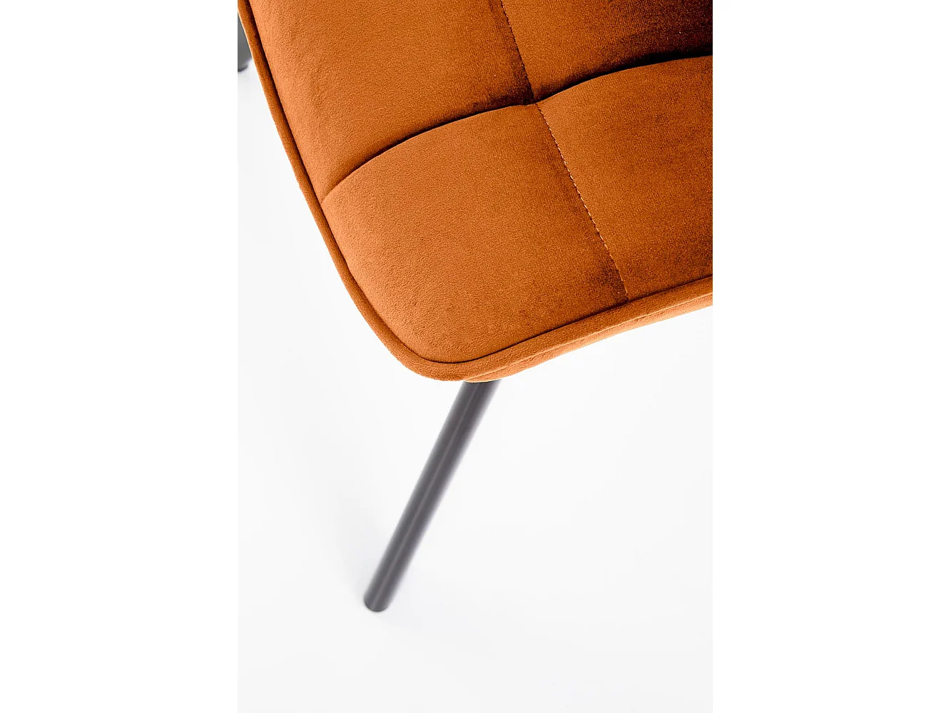 Chaise design en tissu couleur cannelle avec pieds en métal noir Liberty