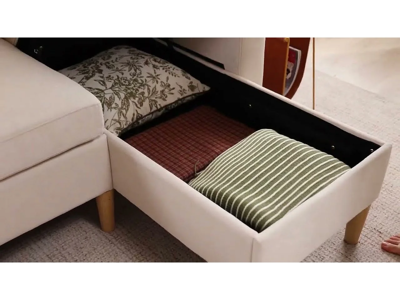 Canapé 3 places moderne en L - avec 2 porte-gobelets - 2 coussins - avec rangement - beige