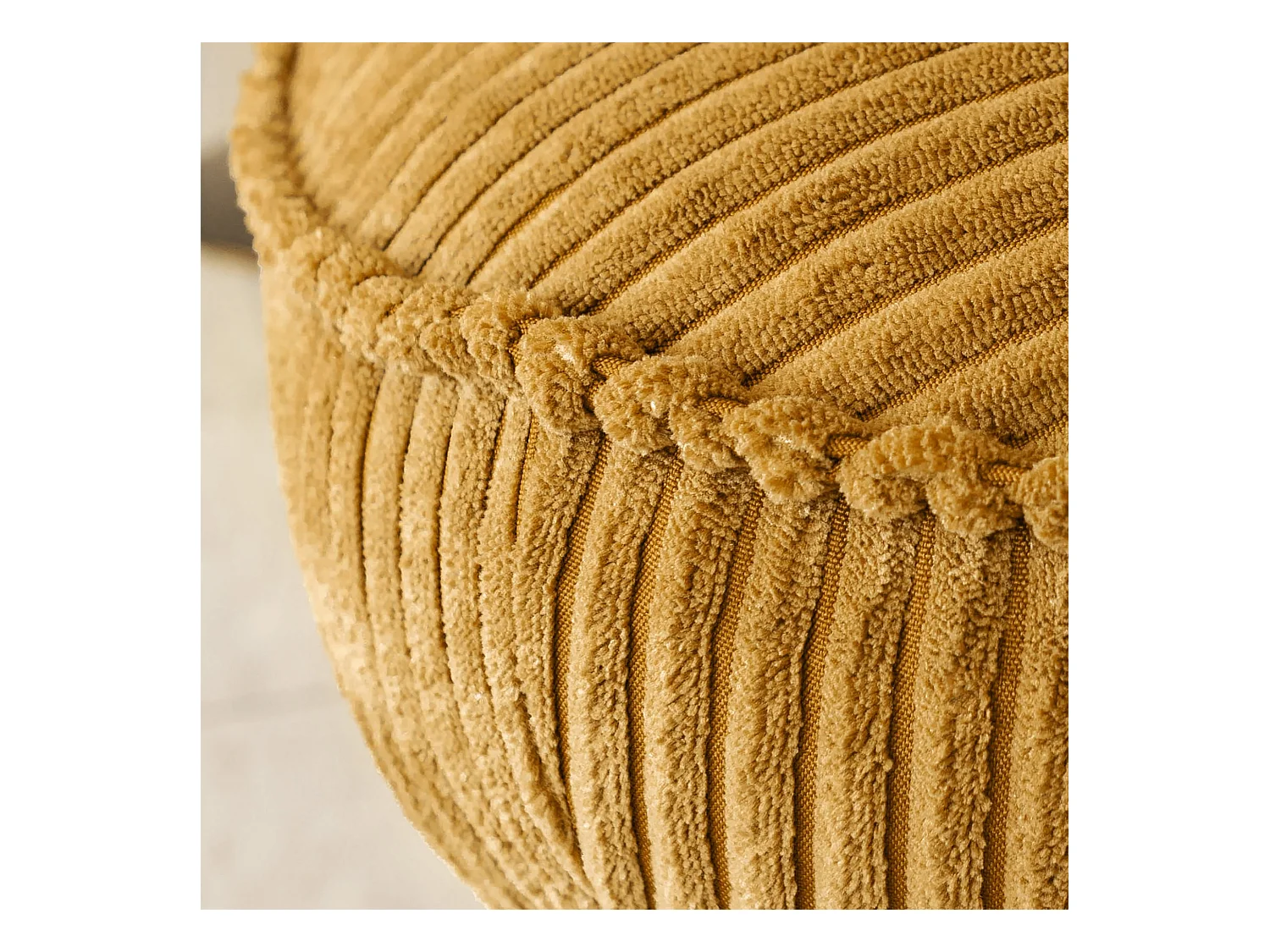 Now's Home - Fauteuil Pivotant Velour Cotele Safran Pied Metal Noir 62x74x75cm Funky