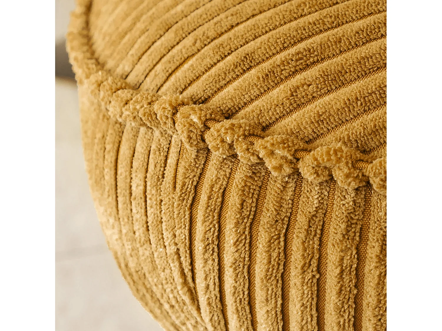 Now's Home - Fauteuil Pivotant Velour Côtelé Safran Pied Métal Noir 62x74x75cm Funky