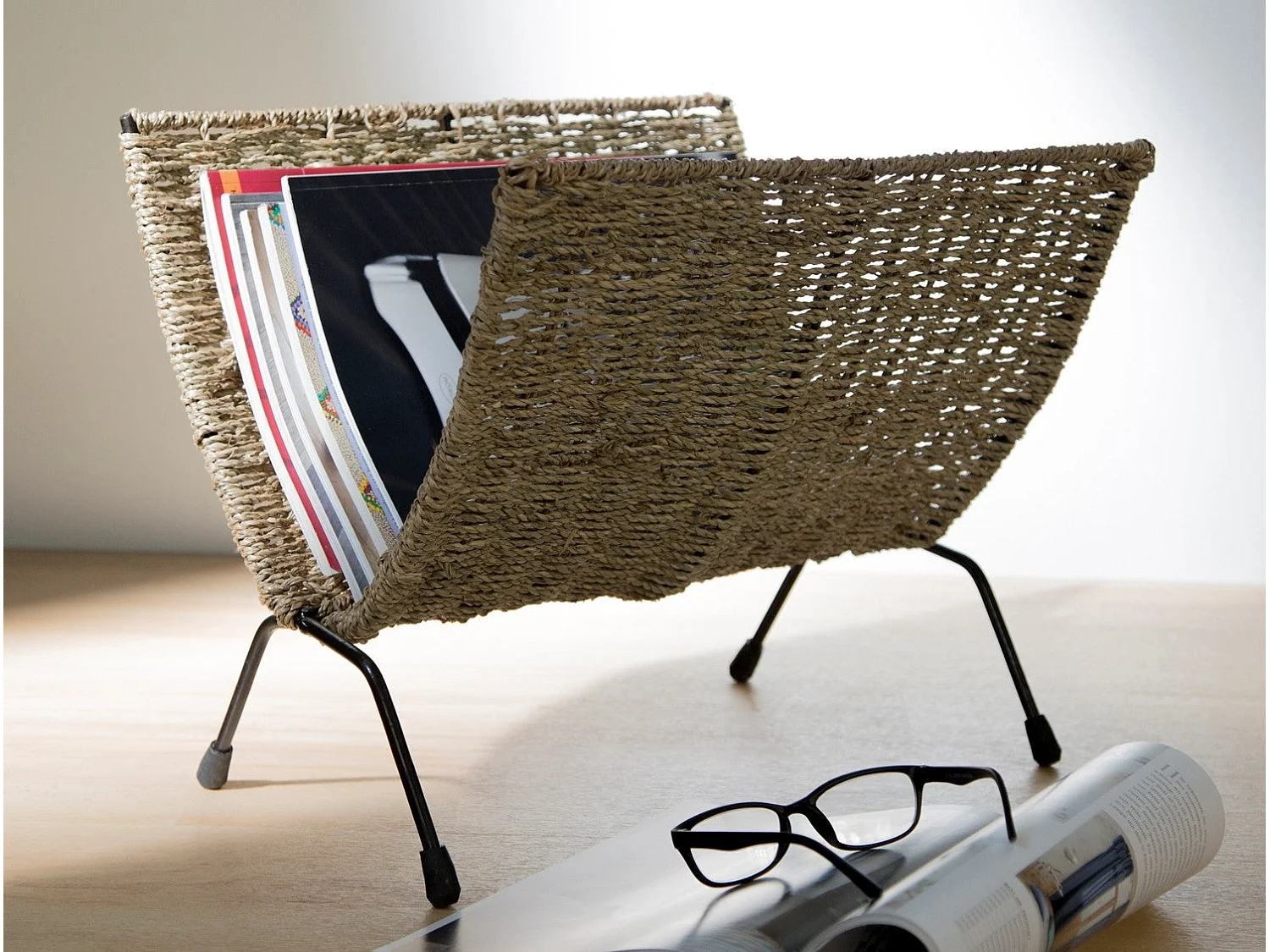 Porte-revues en jonc de métal argentée 37 x 23 x 33 cm DIV06014