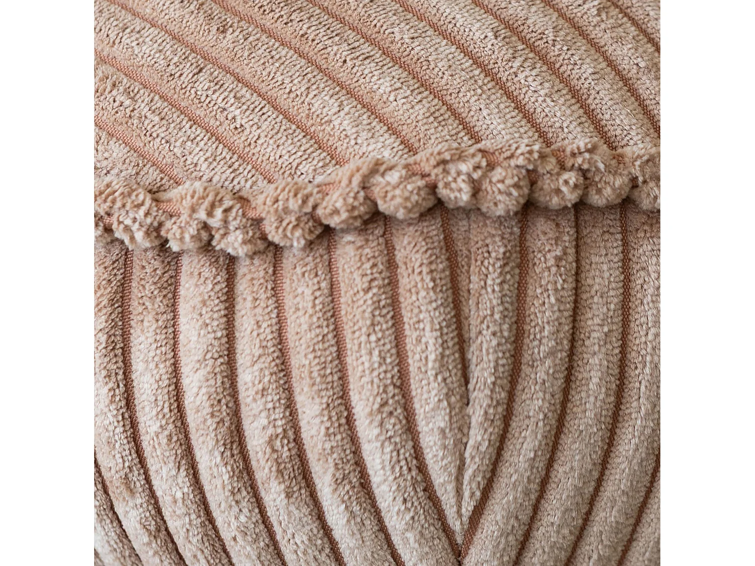 Now's Home - Fauteuil Pivotant Velour Cotele Rose Pied Metal Noir 62x74x75cm Funky