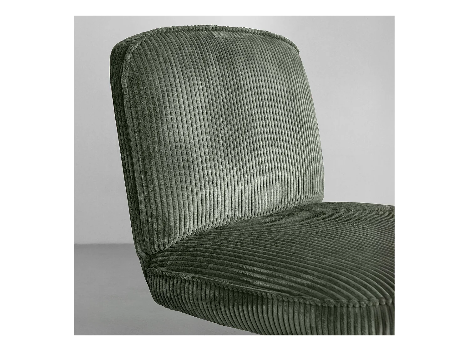 Now's Home - Fauteuil Pivotant Velour Cotele Vert Pied Metal Noir 62x74x75cm Funky