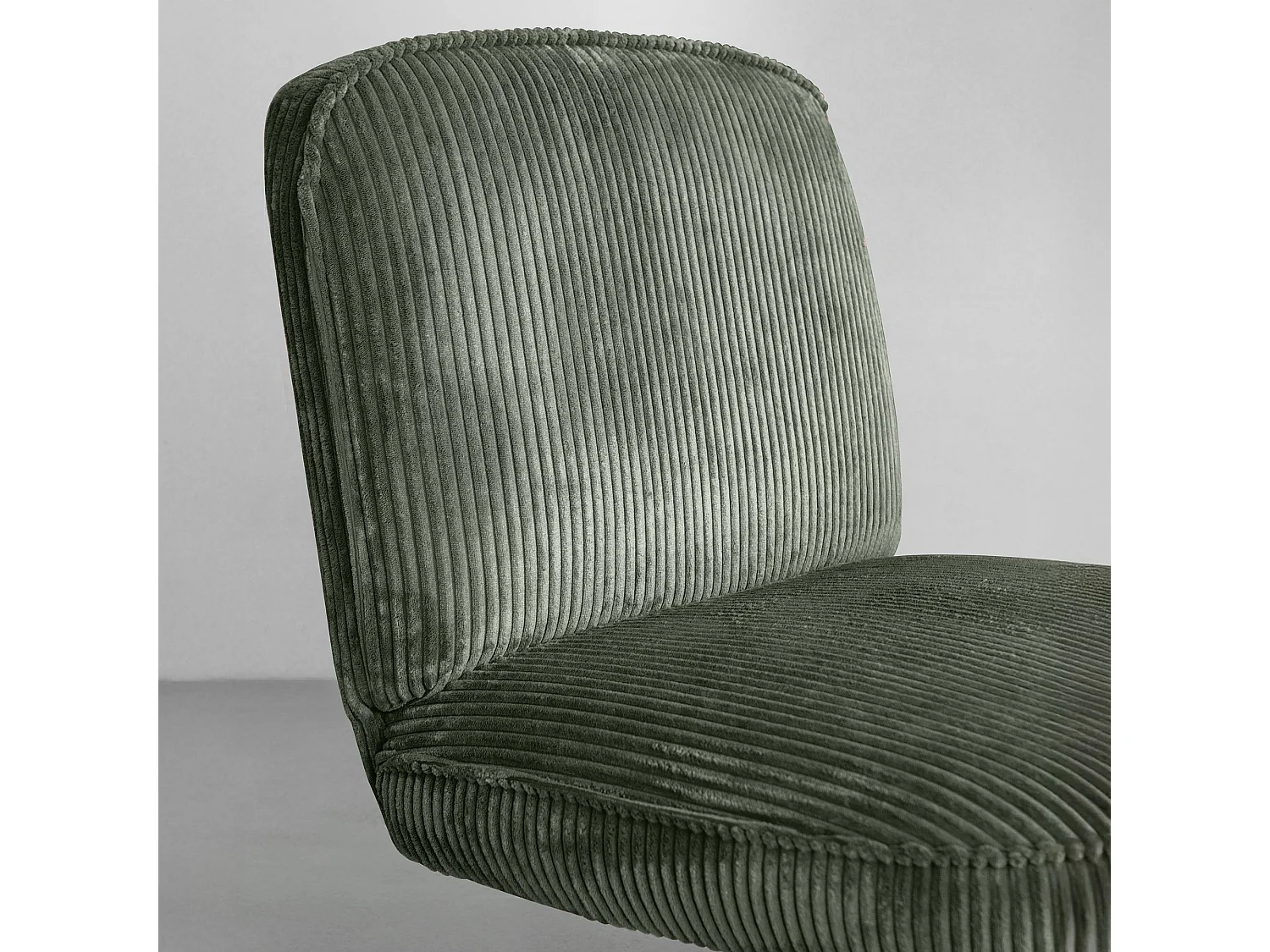 Now's Home - Fauteuil Pivotant Velour Cotele Vert Pied Metal Noir 62x74x75cm Funky