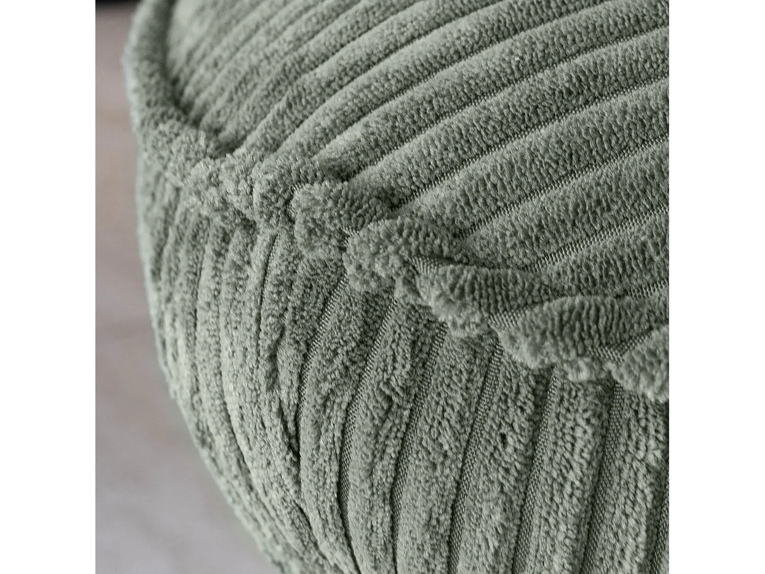 Now's Home - Fauteuil Pivotant Velour Côtelé Vert Pied Métal Noir 62x74x75cm Funky