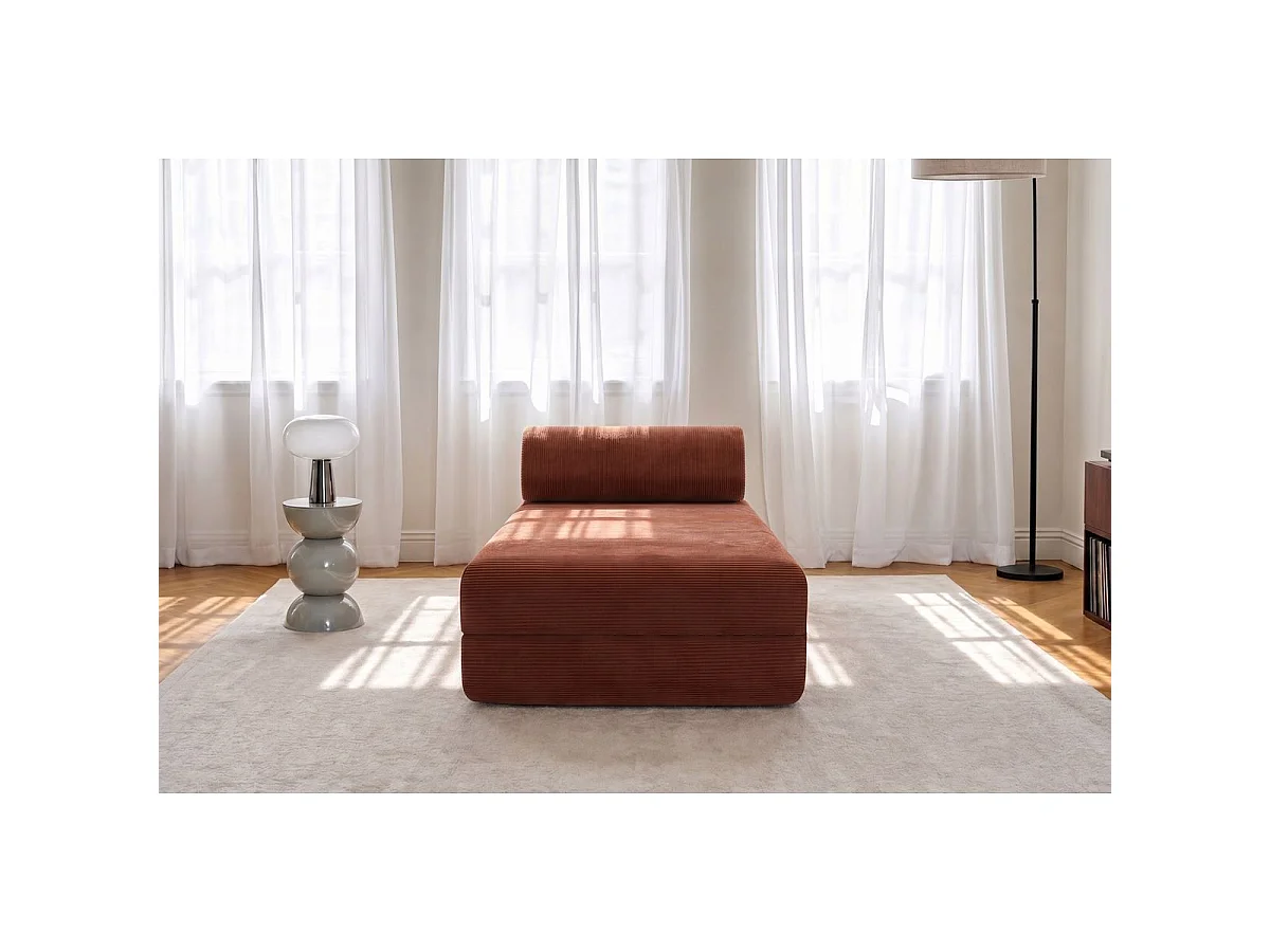 Chaise longue convertible en pana color terracota.