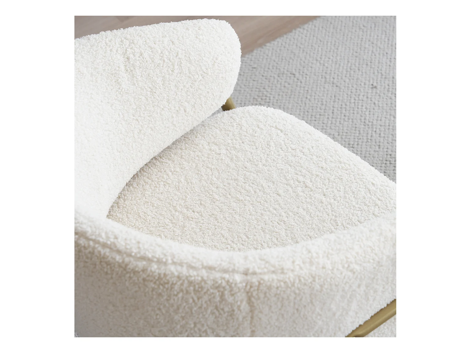 Chaises avec accoudoirs en Tissu pelucheux imitation laine blanc avec pieds en métal doré