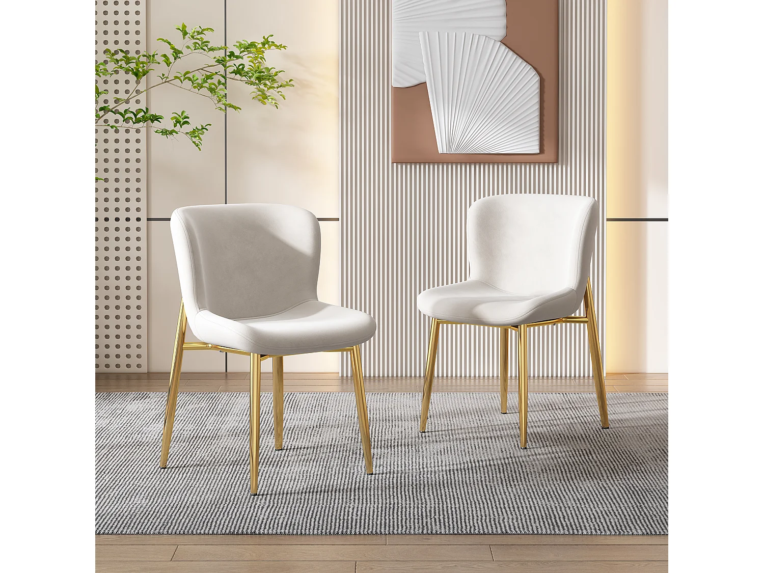 Lot de 2 chaises en velours beige avec pieds en métal doré