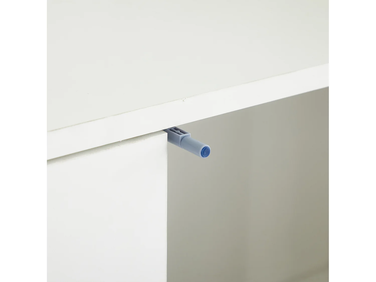 Vitrine avec 2 portes et tablettes en verre trempé, corps en blanc laqué, LED inclus - 100x35x170cm