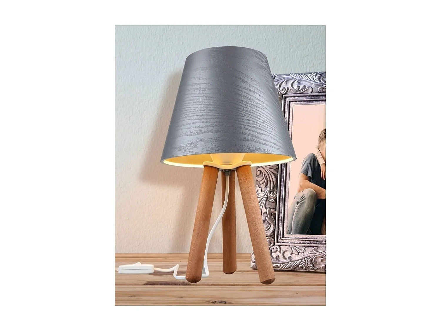 Lampada da tavolo treppiede legno e paralume grigio Pino ASZ1453