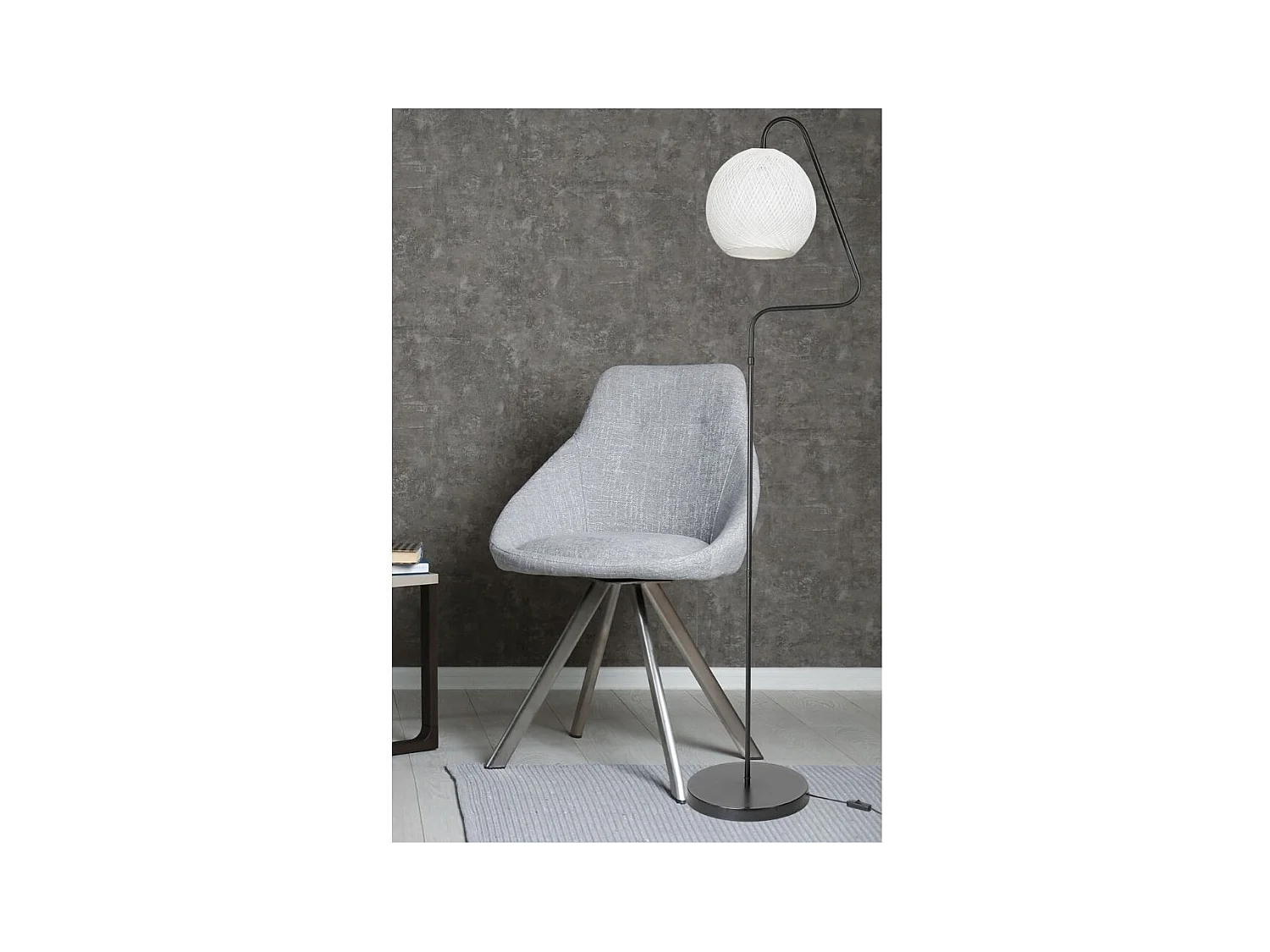 Lampada da terra a stelo grigio e paralume tessuto bianco Yumak MDL4256