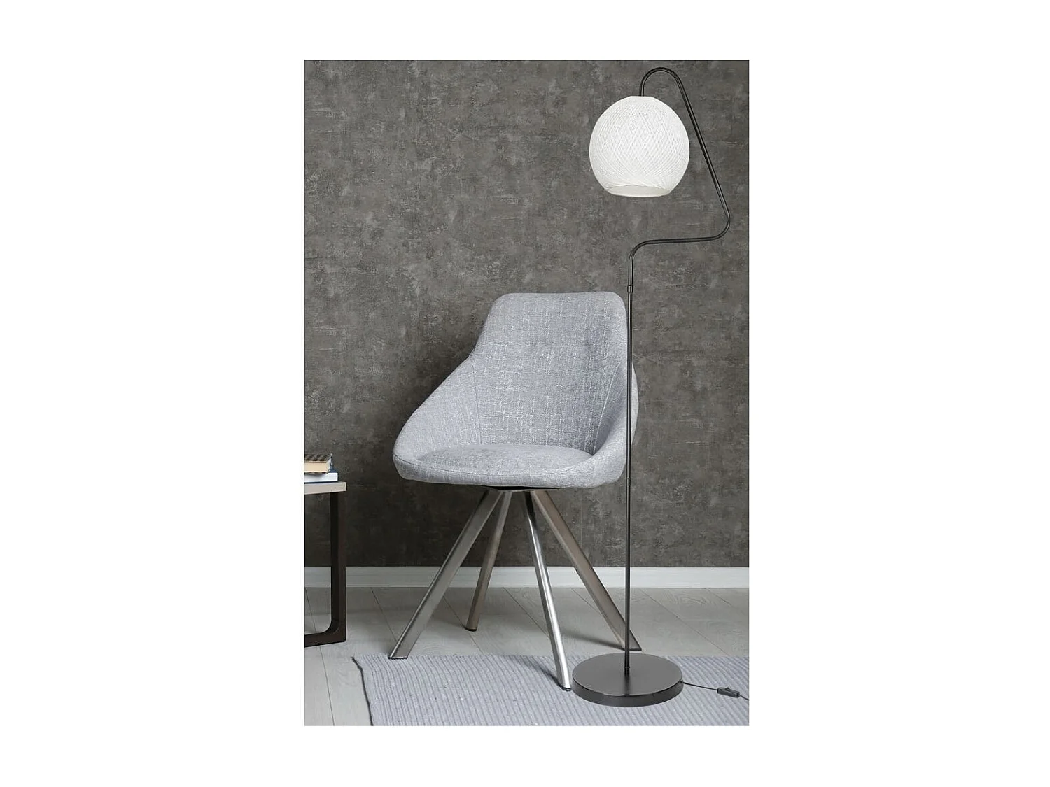 Lampada da terra a stelo grigio e paralume tessuto bianco Yumak MDL4256