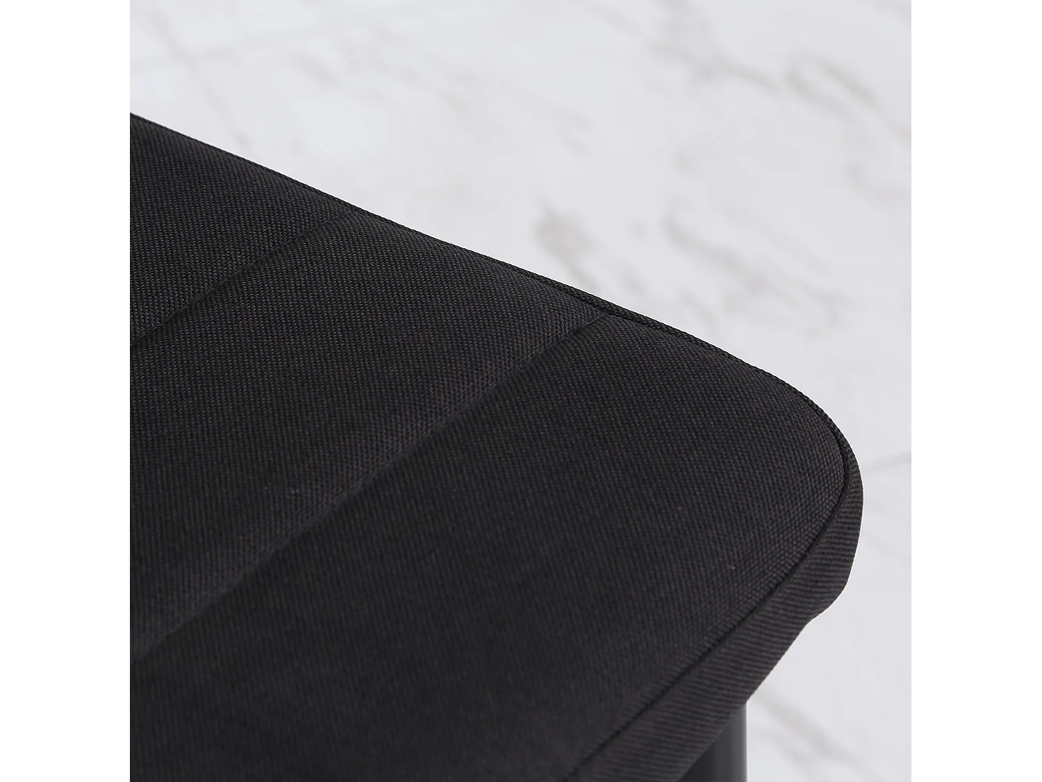 Set 4 Sedie Imbottite per Soggiorno in Metallo e Tessuto Nero