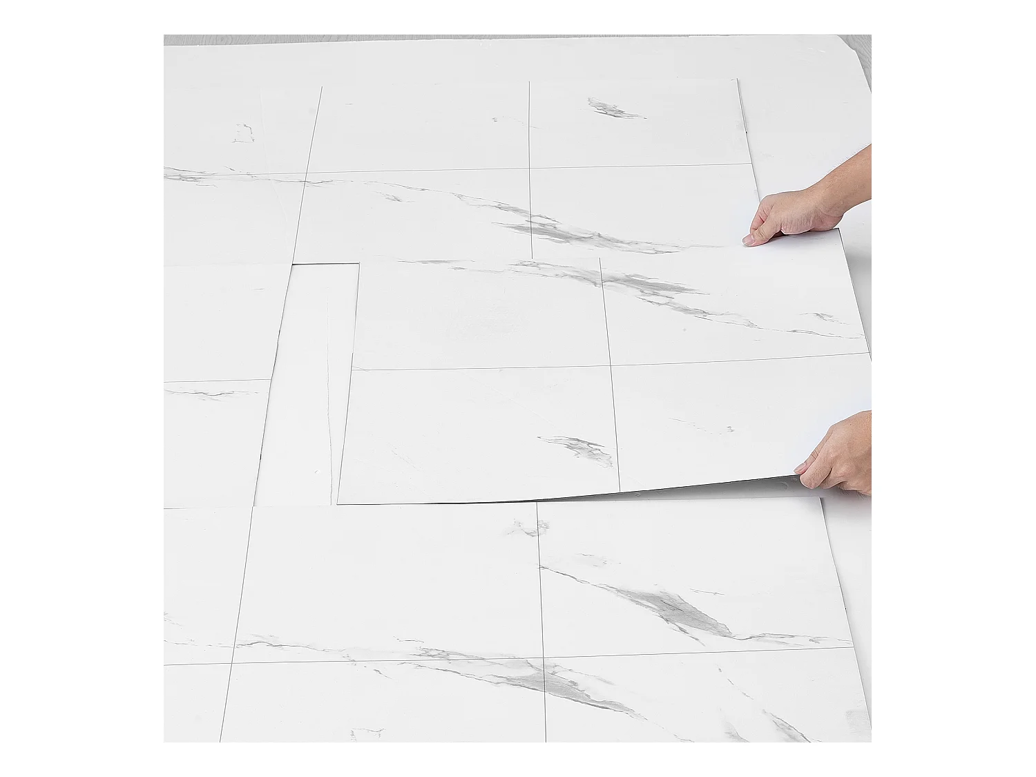 Revêtement de Sol SucceBuy en Vinyle Auto-adhésifs 82.55cm 1.5mm d'Épaisseur, à Décoller, Texture en Marbre Blanc pour la Décoration Intérieure