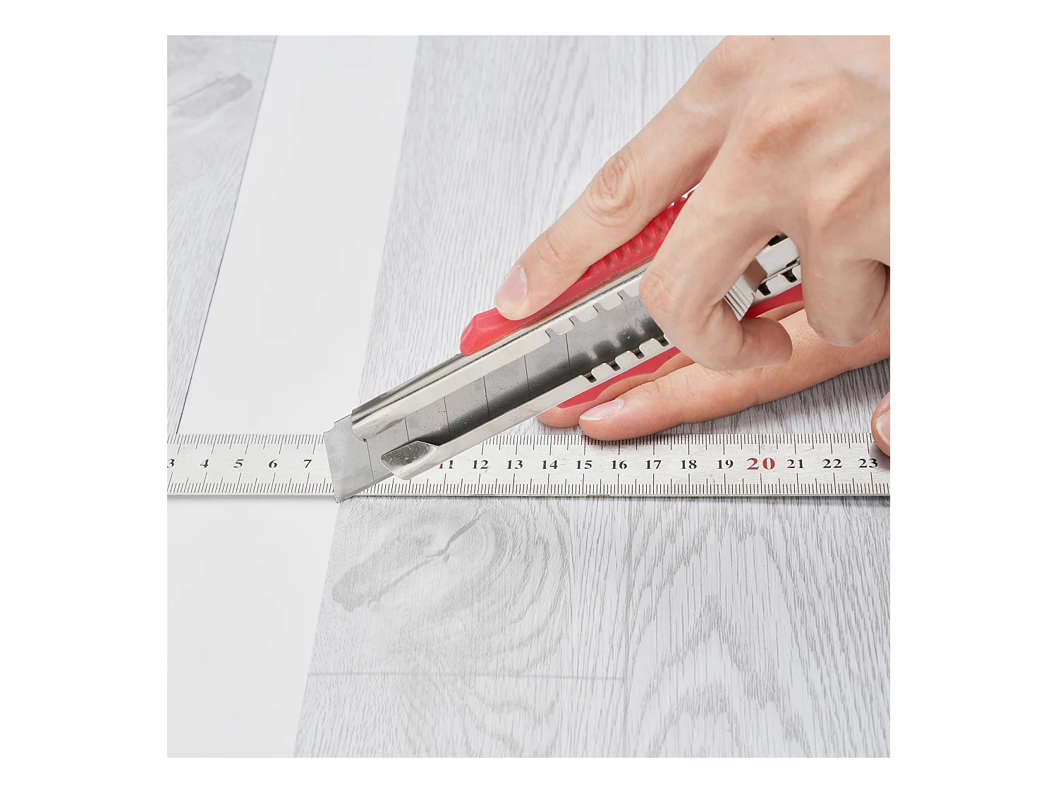 Revêtement de Sol SucceBuy en Vinyle Autocollants 82.55cm, Épaisseur 1.5mm, Grain de Bois Gris Clair, à Coller et Décoller, pour Salle à Manger