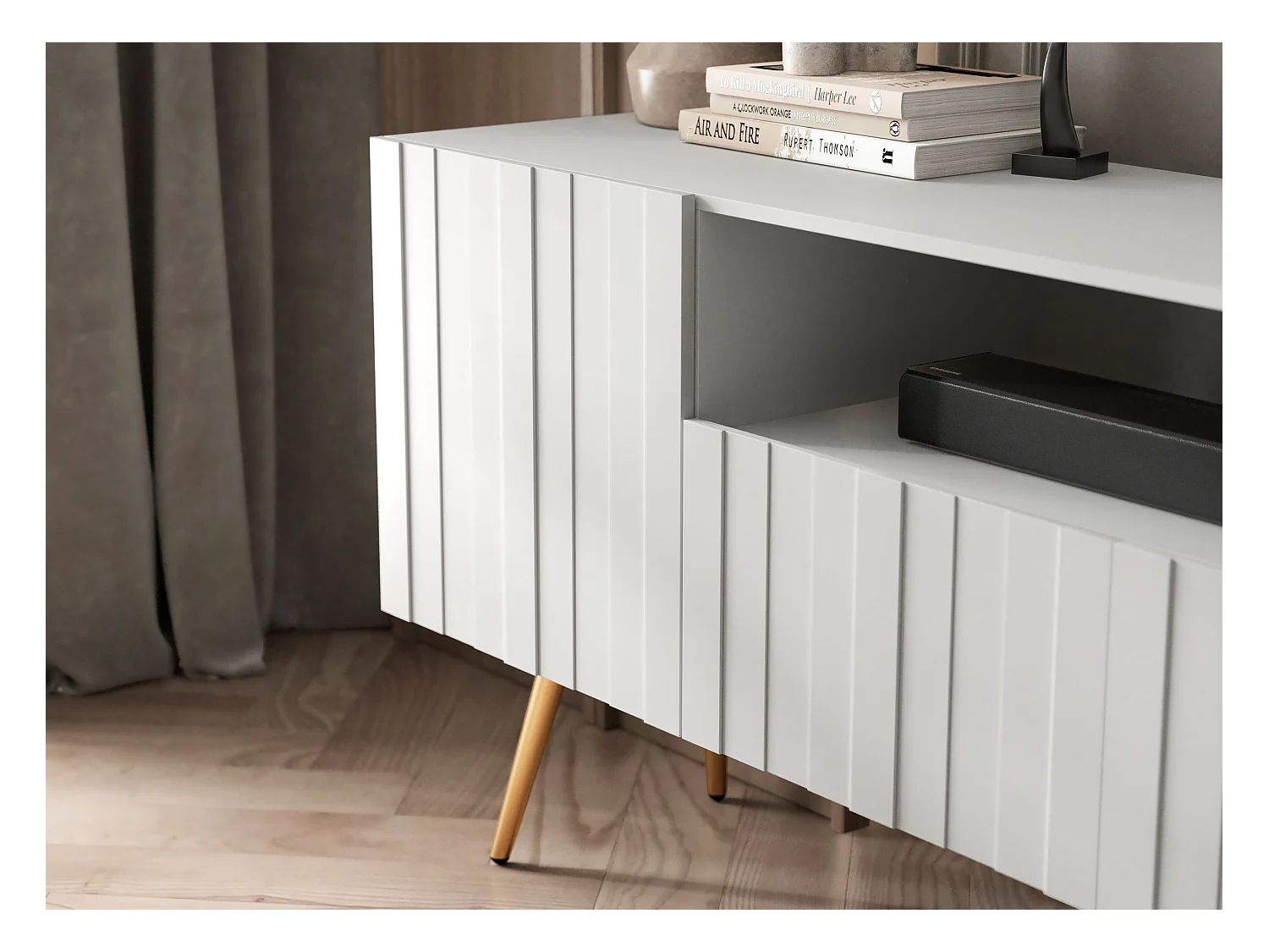 Meuble TV avec 7 portes et niche - Corps blanc mat, façades rainurées blanc mat - 300 cm, pieds dorés