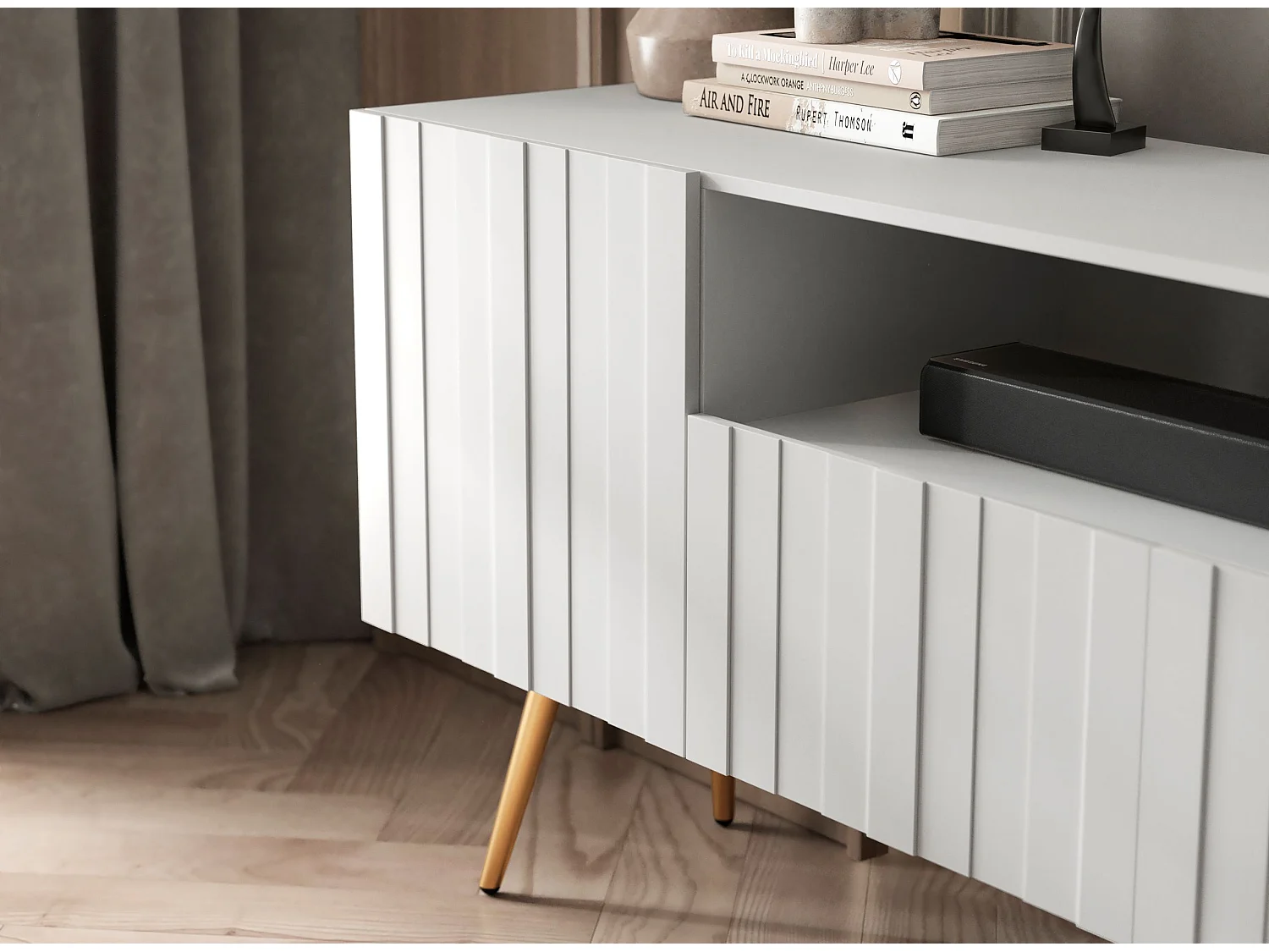 Meuble TV avec 7 portes et niche - Corps blanc mat, façades rainurées blanc mat - 300 cm, pieds dorés