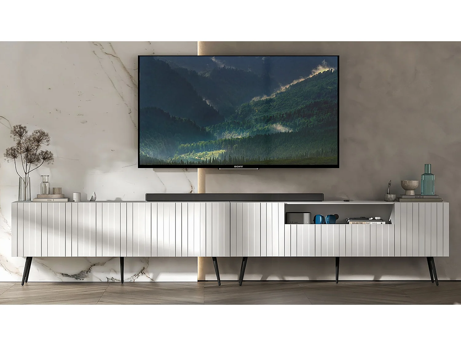 Meuble TV avec 7 portes et niche - Corps blanc mat, façades rainurées blanc mat - 300 cm, pieds noirs