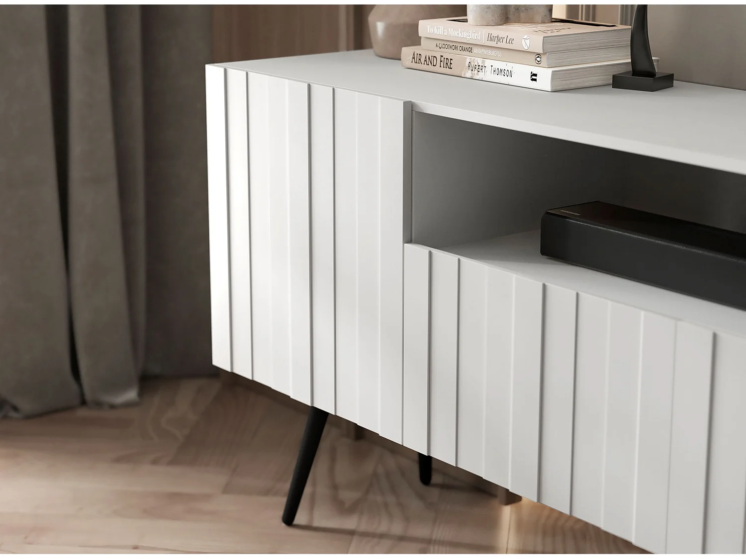 Meuble TV avec 7 portes et niche - Corps blanc mat, façades rainurées blanc mat - 300 cm, pieds noirs