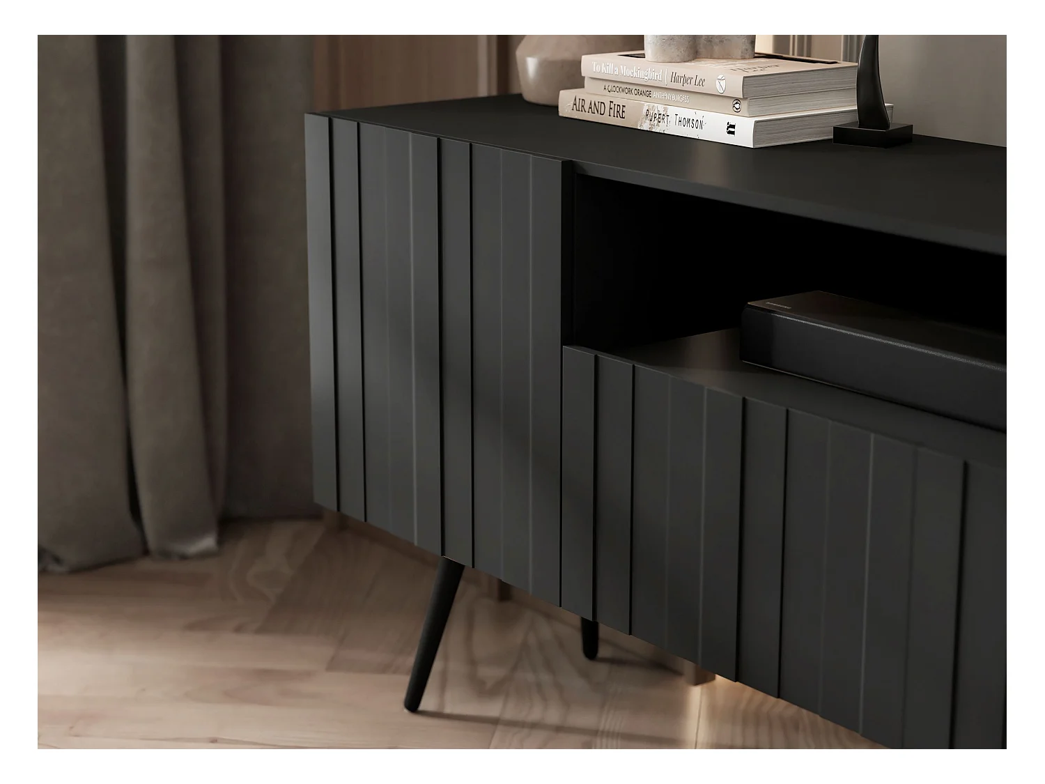 Meuble TV avec 7 portes et niche - Corps Noir mat, façades rainurées Noir mat - 300 cm, pieds noirs