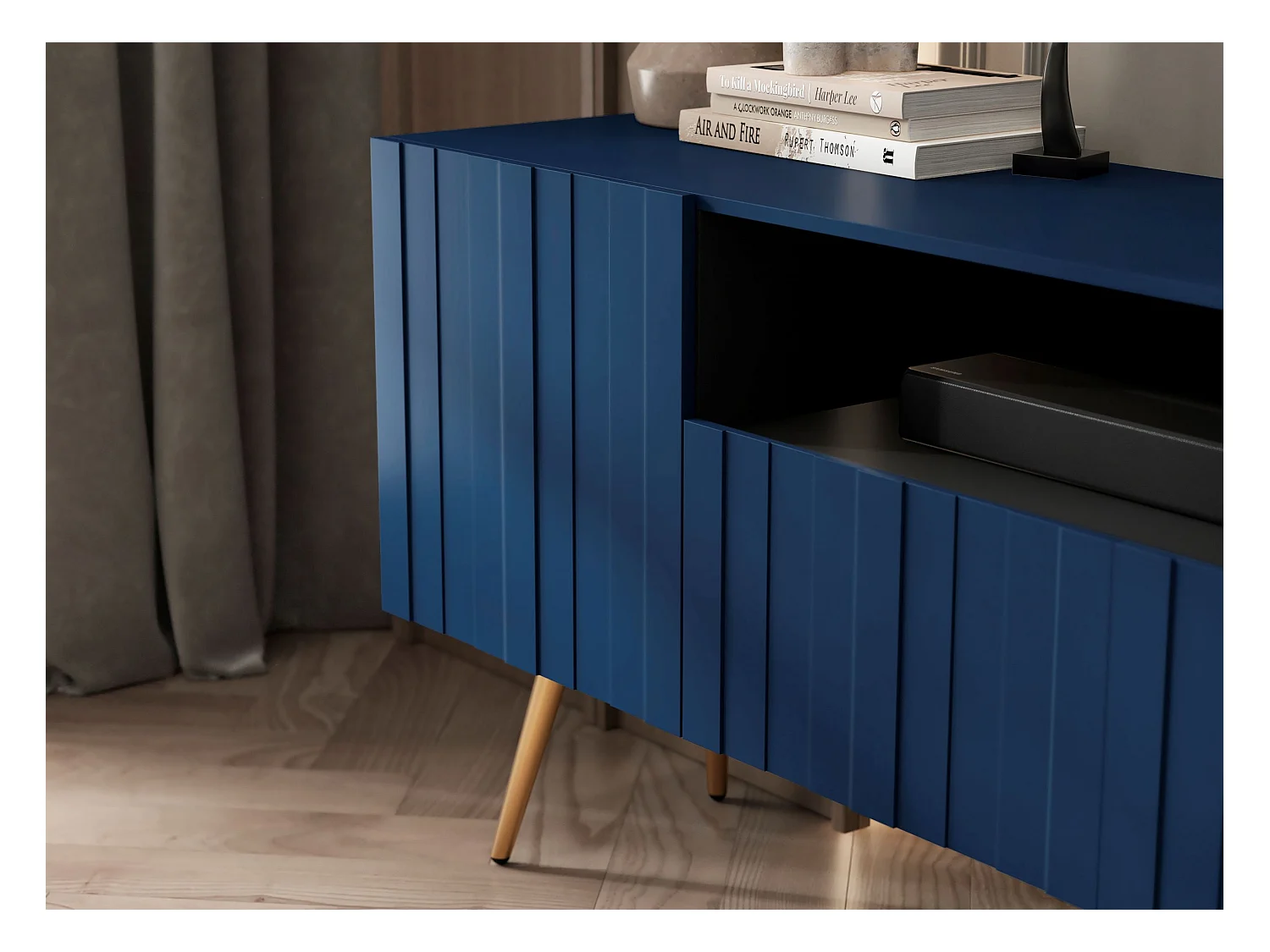 Meuble TV avec 7 portes et niche - Corps bleu marine mat, façades rainurées bleu marine mat - 300 cm, pieds dorés