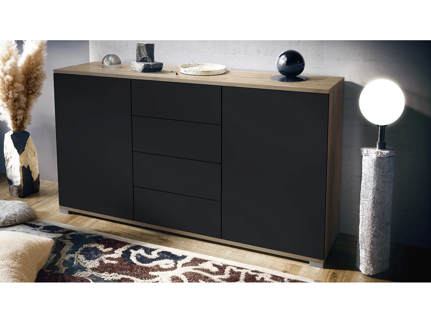 Buffet Santo V1, Enfilade avec 2 portes et 4 tiroirs, Chêne Evoke / noir mat (138,5 x 75,5 x 35 cm)