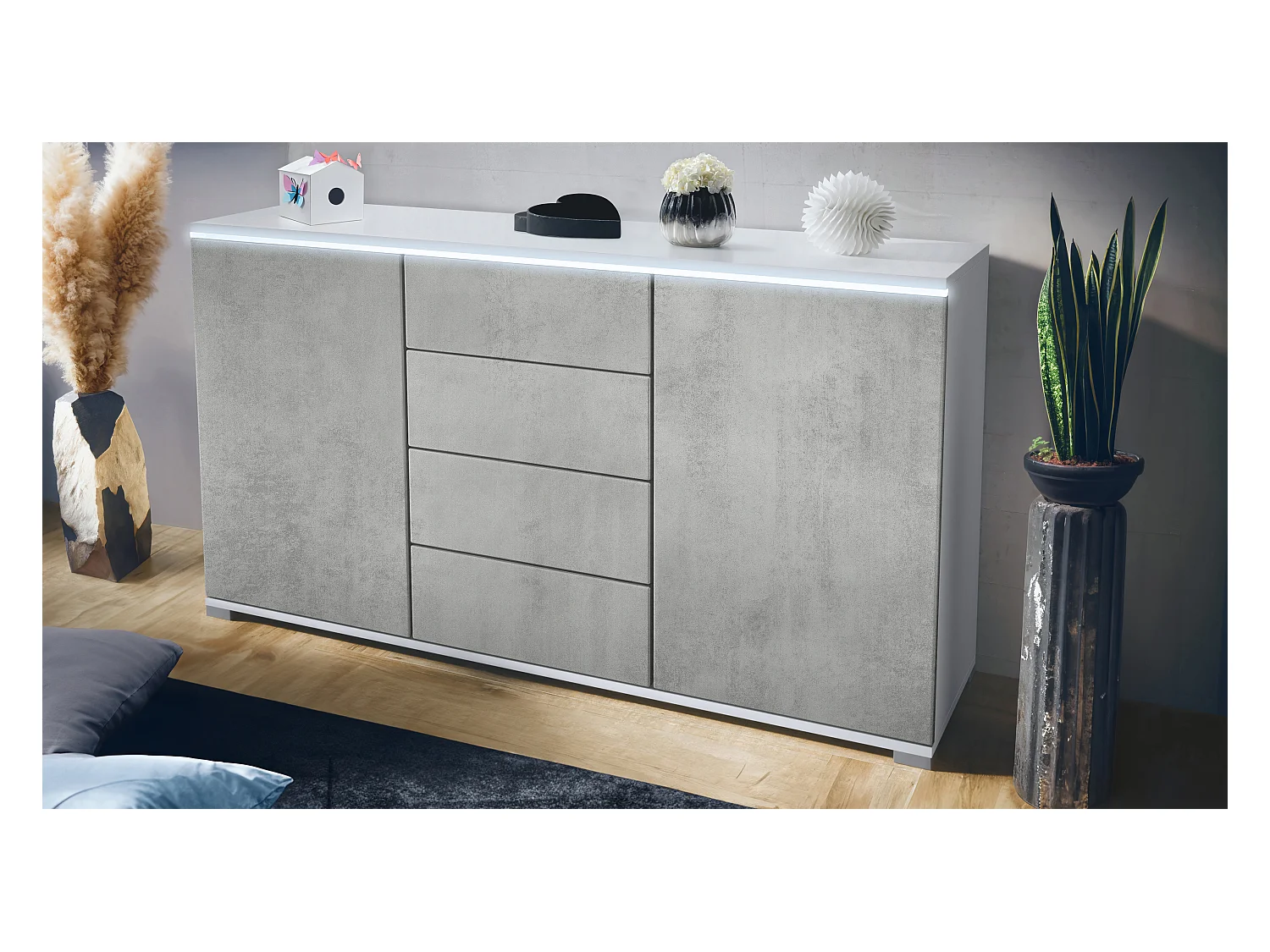 Buffet Faro V1 – Meuble avec 2 Portes & 4 Tiroirs, Armoire avec Bande LED Lumineuse, blanc mat / aspect béton oxyde (138,5 x 75,5 x 35)