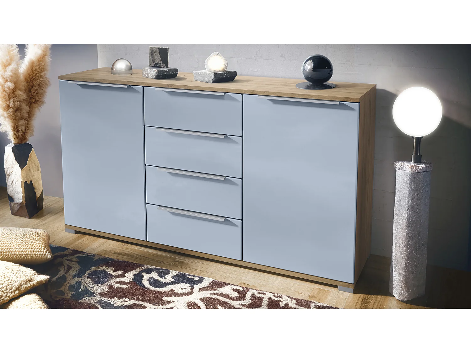 Buffet Linio V1, Enfilade avec 2 portes et 4 tiroirs, Chêne Evoke / denim mat (138,5 x 75,5 x 35 cm)