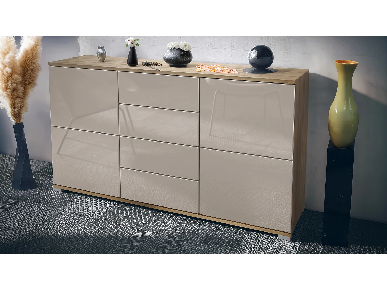 Buffet Rova V1 – Meuble avec 4 Portes et 4 Tiroirs, Chêne Evoke/gris sable haute brillance (138,5 x 75,5 x 35)