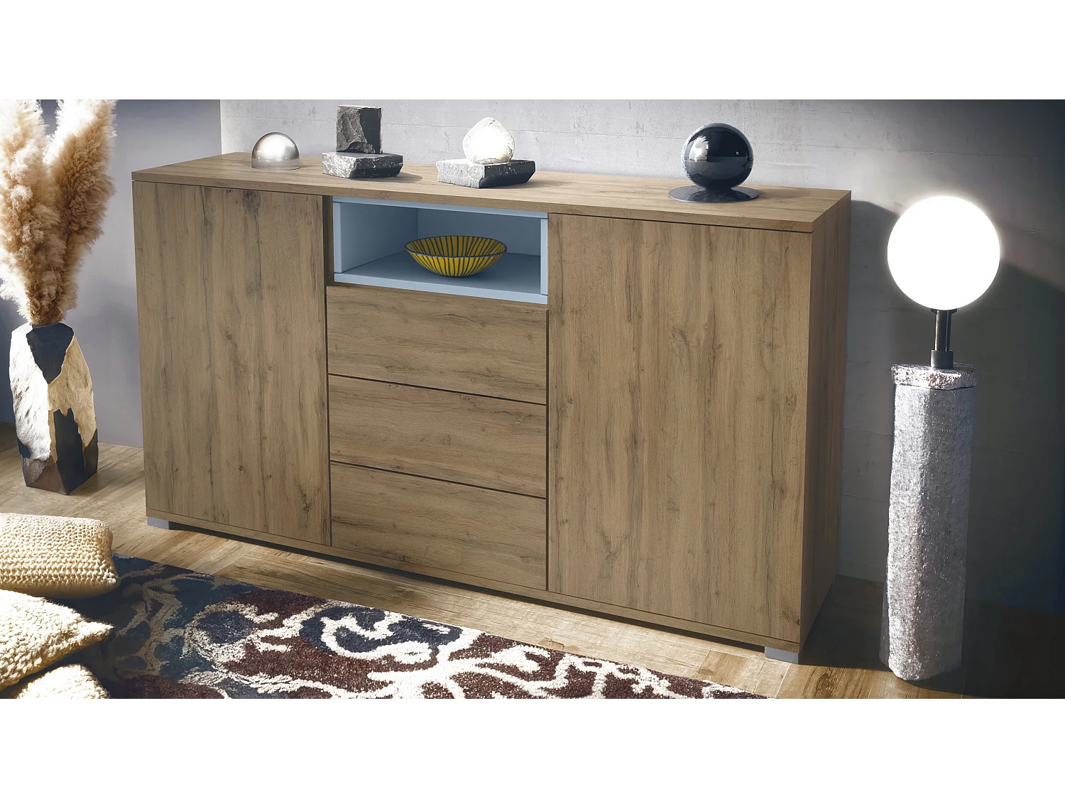 Skadu V2 Credenza, mobile con 2 ante, 3 cassetti e 1 scomparto a giorno, Quercia Evoca/denim opaco (138,5 x 75,5 x 35 cm)