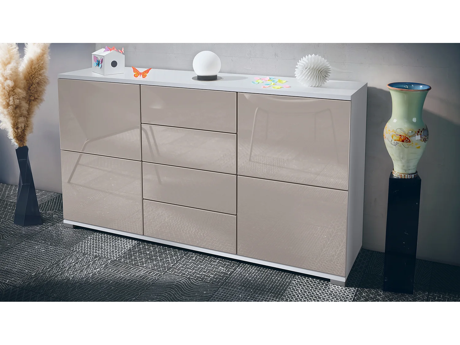 Buffet Rova V1 – Meuble avec 4 Portes et 4 Tiroirs, blanc mat/gris sable haute brillance (138,5 x 75,5 x 35)