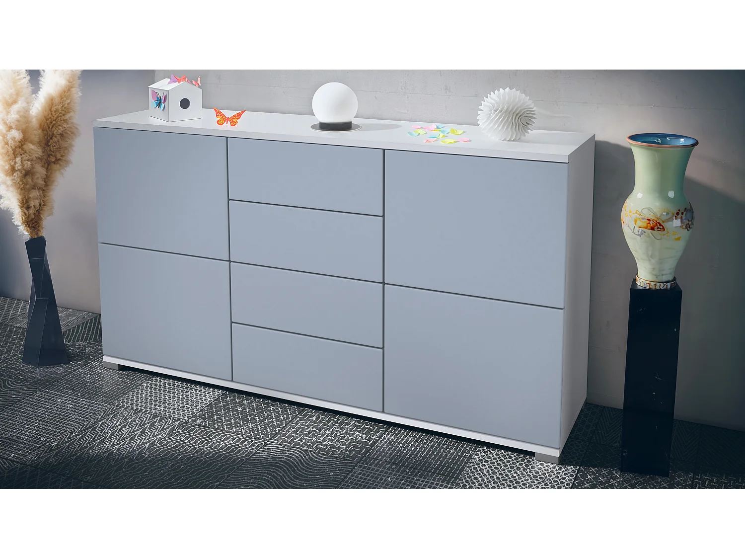 Buffet Rova V1 – Meuble avec 4 Portes et 4 Tiroirs, blanc mat/denim mat (138,5 x 75,5 x 35)