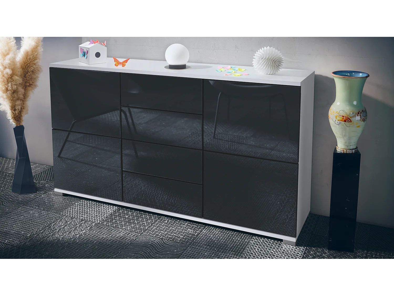 Buffet Rova V1 – Meuble avec 4 Portes et 4 Tiroirs, blanc mat/noir haute brillance (138,5 x 75,5 x 35)