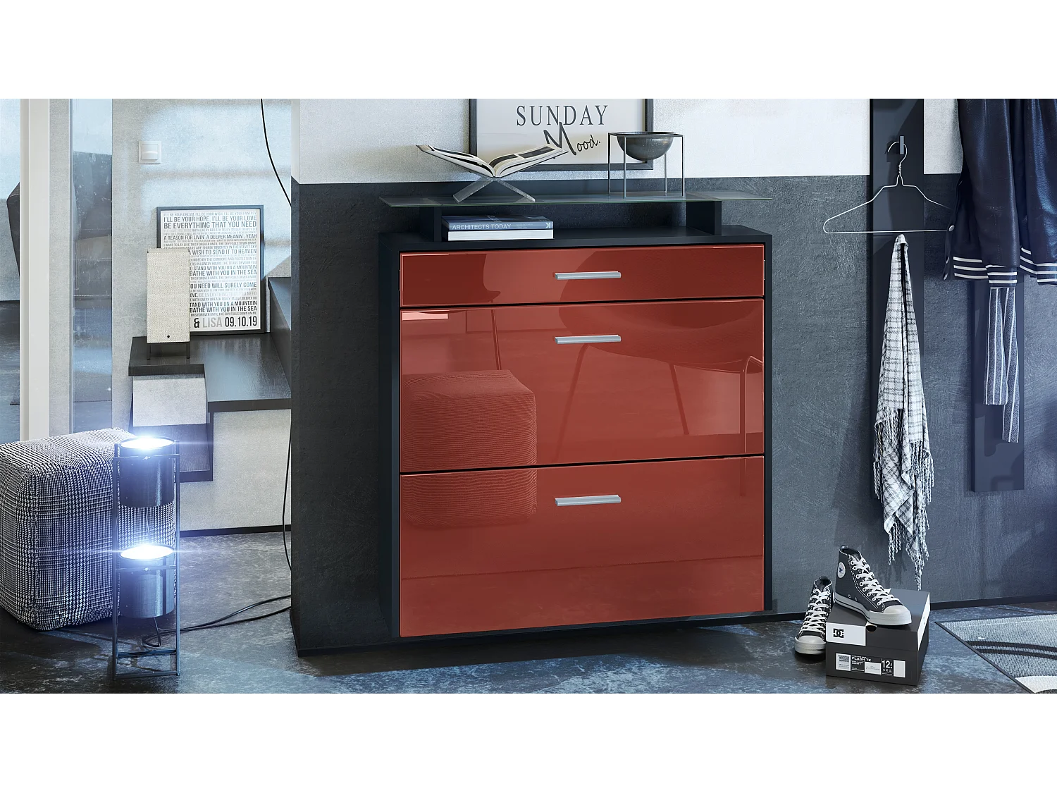 Malea, Scarpiera a muro per 16 paia di scarpe con 2 ante a ribalta, 1 cassetto e ripiano in vetro, nero opaco/bordeaux lucido (89 x 96 x 23 cm)