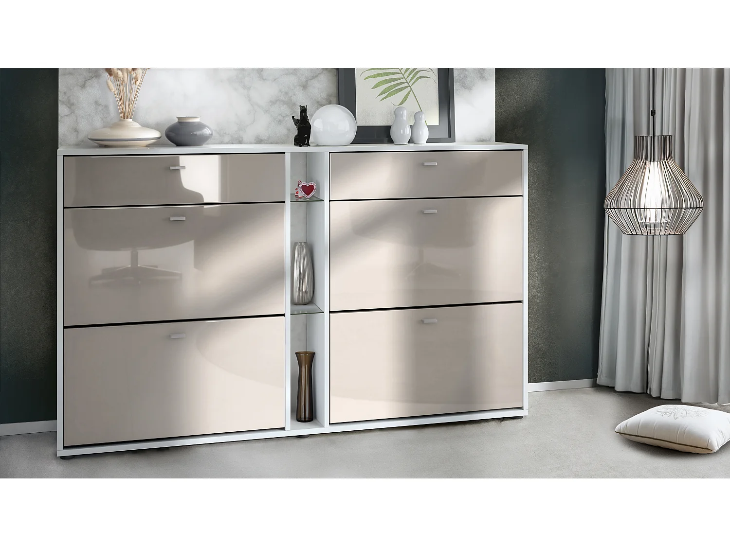 Scarpiera Today con 4 ante e 2 cassetti 155,5 x 95 x 28 cm, struttura in bianco opaco, frontali in grigio sabbia lucido