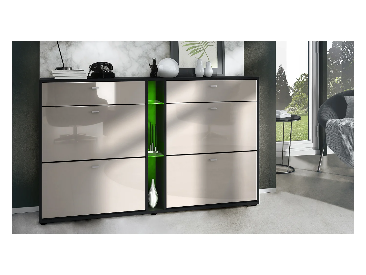 Meuble à chaussures à bascule Today 155,5 x 95 x 28 cm, avec un éclairage LED RGB, corps en Noir mat, façades en gris sable haute brillance