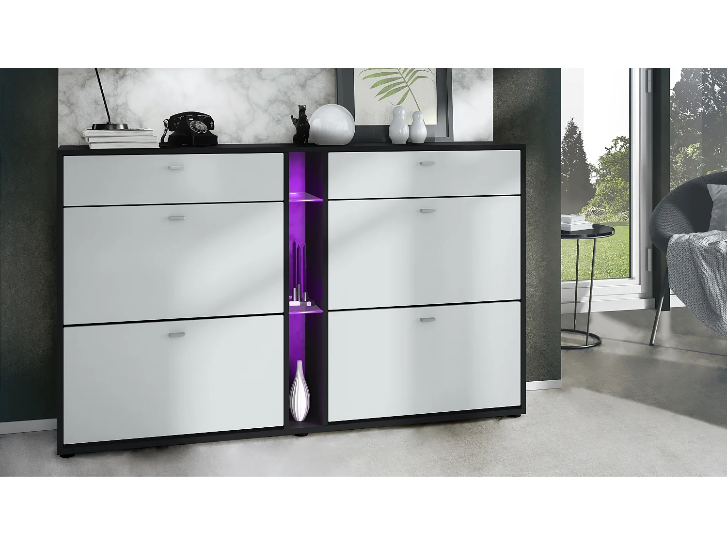 Scarpiera Today con 4 ante e 2 cassetti 155,5 x 95 x 28 cm, con illuminazione a LED RGB, struttura in nero opaco, frontali in bianco opaco