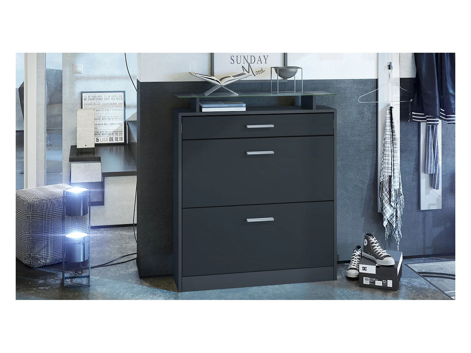 Scarpiera Loret 89 x 104 x 23 cm per 16 paia di scarpe, con ripiano in vetro, struttura in antracite opaco, frontale in nero opaco.