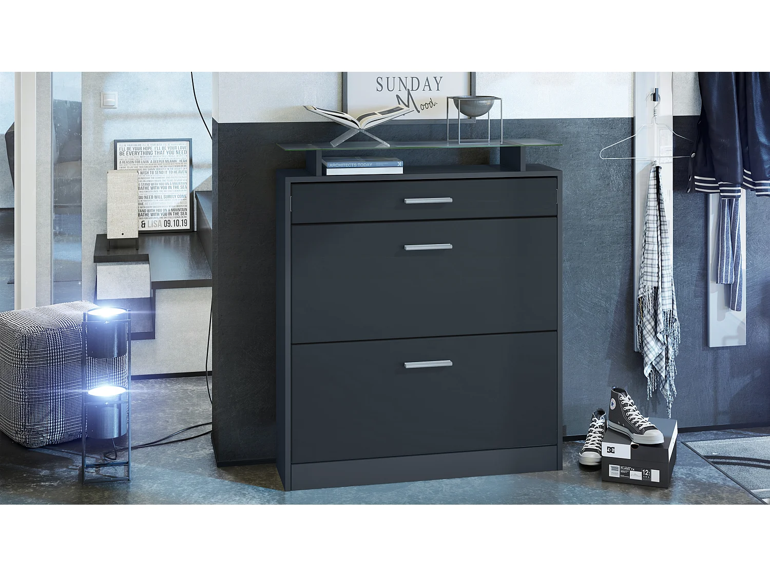 Scarpiera Loret 89 x 104 x 23 cm per 16 paia di scarpe, con ripiano in vetro, struttura in antracite opaco, frontale in nero opaco.