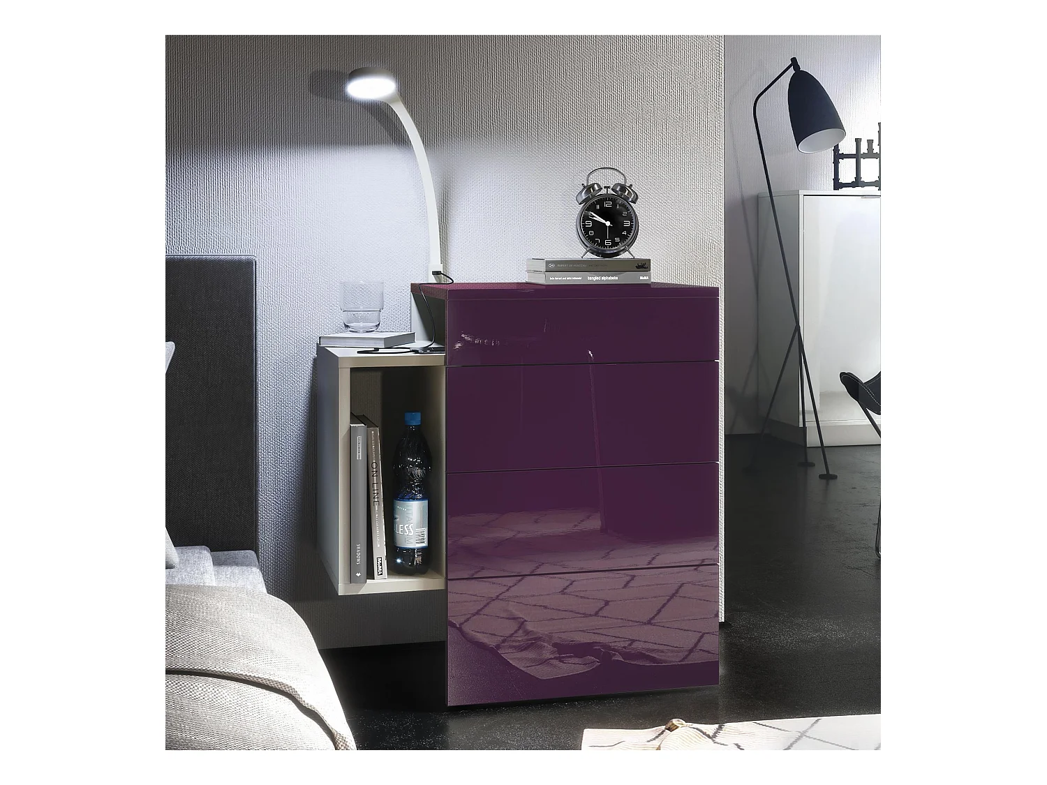 Table de chevet Queens, Table de nuit avec 2 tiroirs et 1 compartiment latéral à fixer au mur, Blanc mat/Mûre brillant, incl. lampe LED (60x63x36 cm)