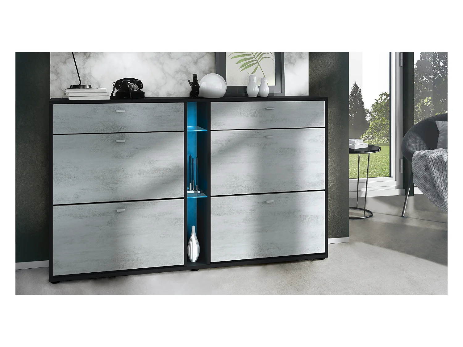 Meuble à chaussures à bascule Today 155,5 x 95 x 28 cm, avec un éclairage LED RGB, corps en Noir mat, façades en aspect béton oxyde