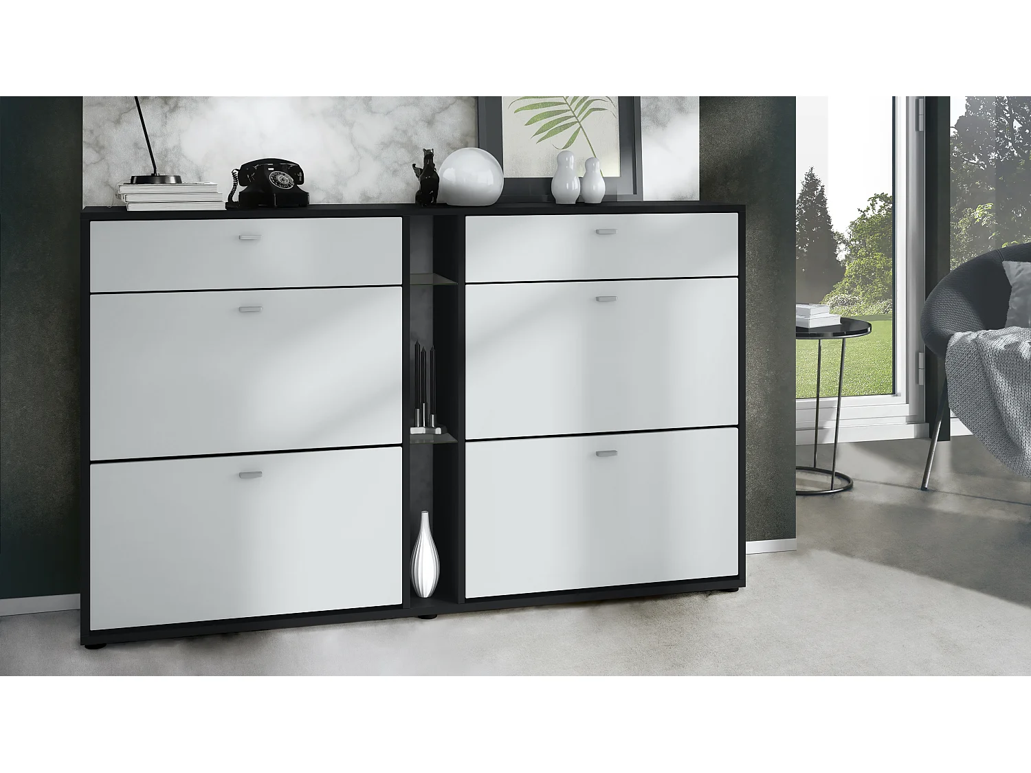 Scarpiera Today con 4 ante e 2 cassetti 155,5 x 95 x 28 cm, struttura in nero opaco, frontali in bianco opaco