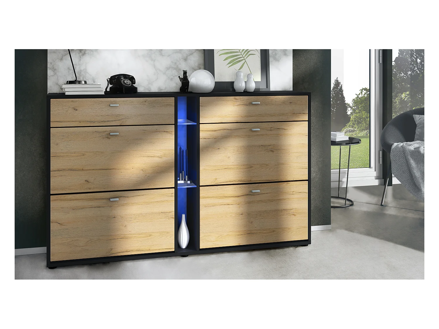 Meuble à chaussures à bascule Today 155,5 x 95 x 28 cm, avec un éclairage LED RGB, corps en Noir mat, façades en chêne nature