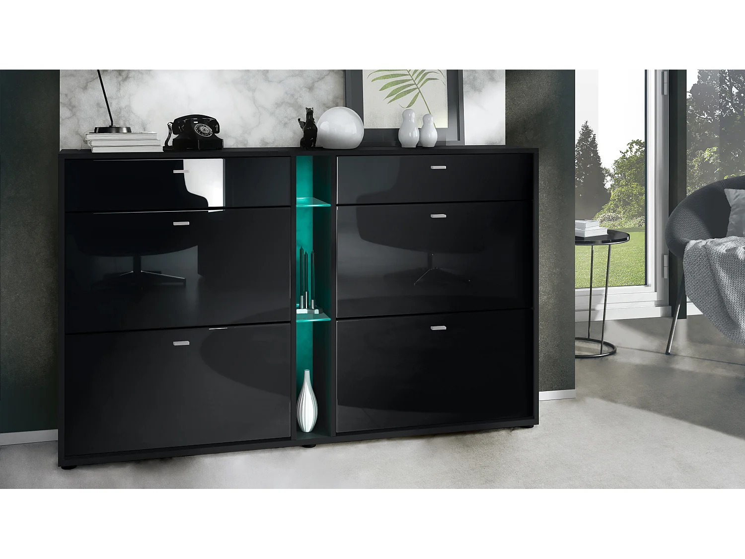 Scarpiera Today con 4 ante e 2 cassetti 155,5 x 95 x 28 cm, con illuminazione a LED RGB, struttura in nero opaco, frontali in nero lucido