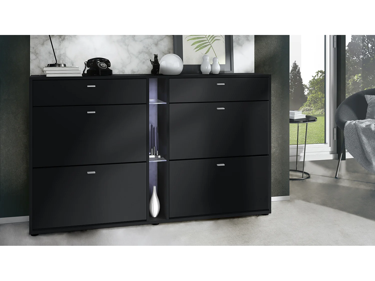 Scarpiera Today con 4 ante e 2 cassetti 155,5 x 95 x 28 cm, con illuminazione LED bianca, struttura in nero opaco, frontali in nero opaco