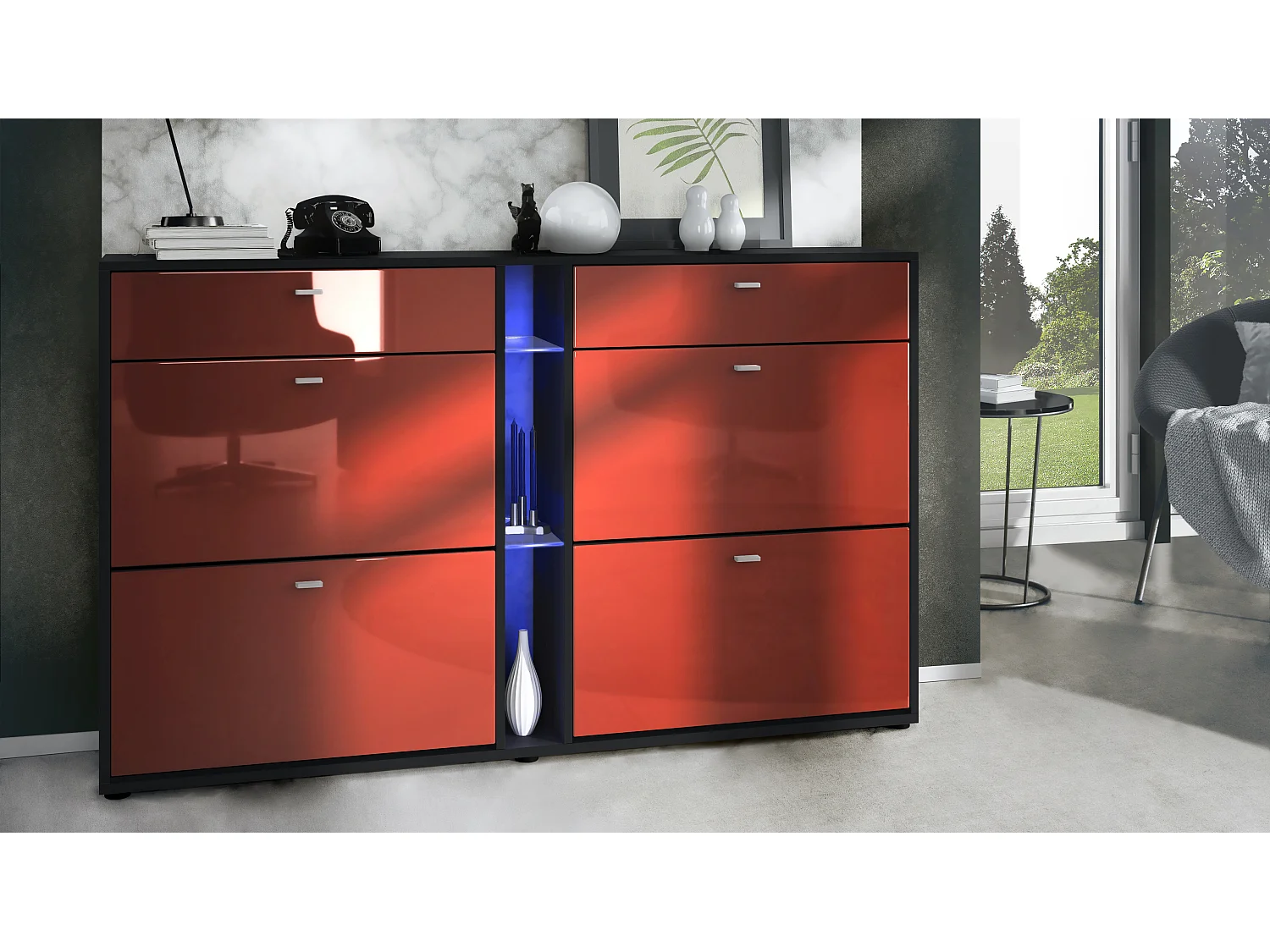 Scarpiera Today con 4 ante e 2 cassetti 155,5 x 95 x 28 cm, con illuminazione a LED RGB, struttura in nero opaco, frontali in bordeaux lucido