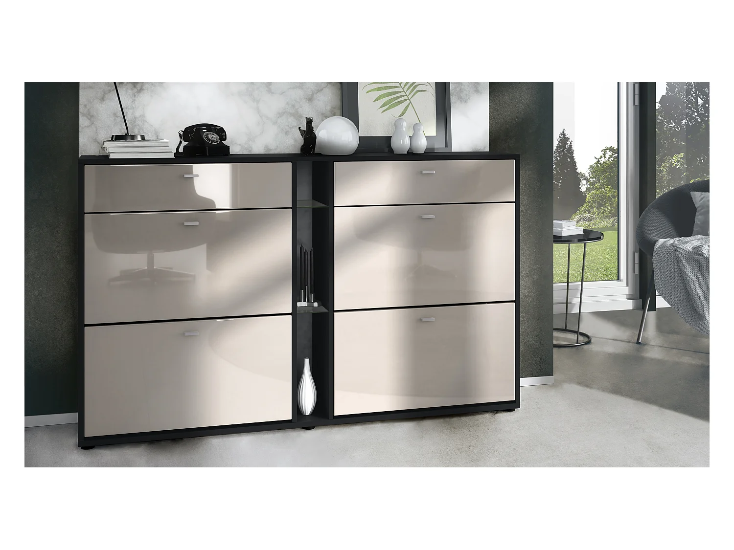 Meuble à chaussures à bascule Today 155,5 x 95 x 28 cm, corps en Noir mat, façades en gris sable haute brillance